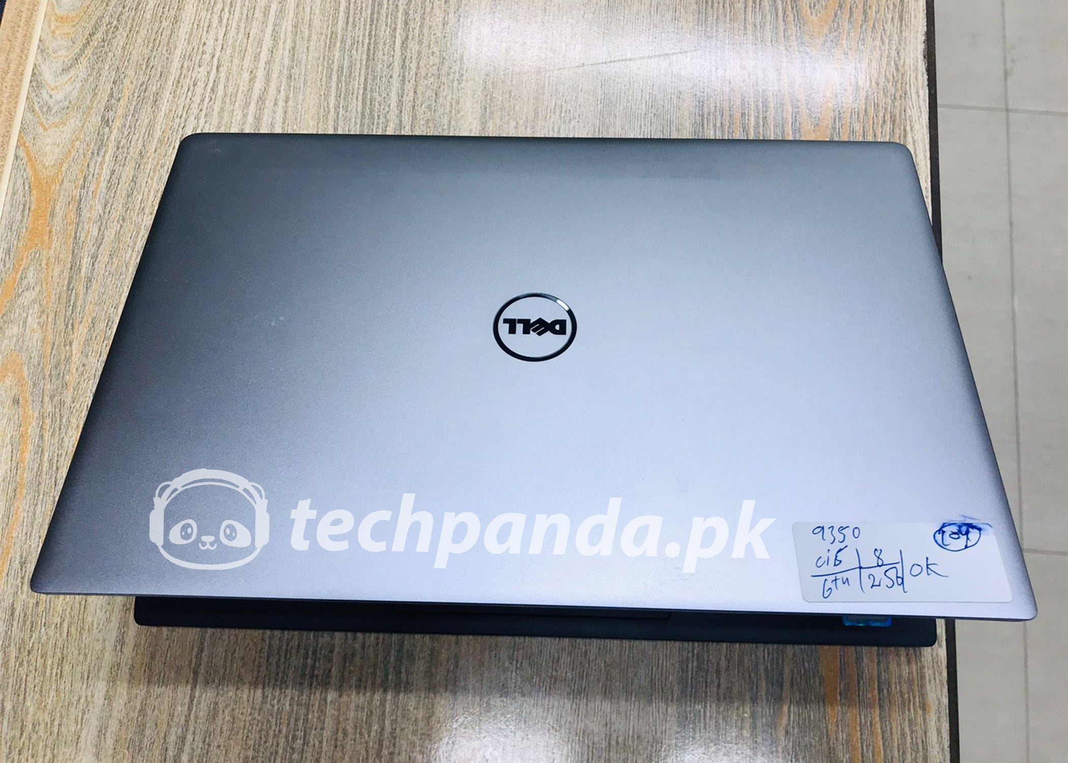 Dell XPS 9370 Laptop: Intel Core i5-8250U, 256GB SSD, 8GB RAM, 13.3